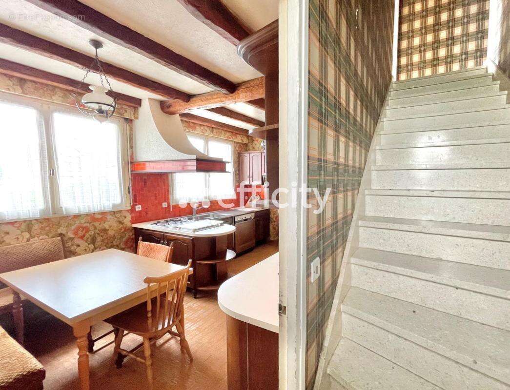 Maison à LES CLAYES-SOUS-BOIS