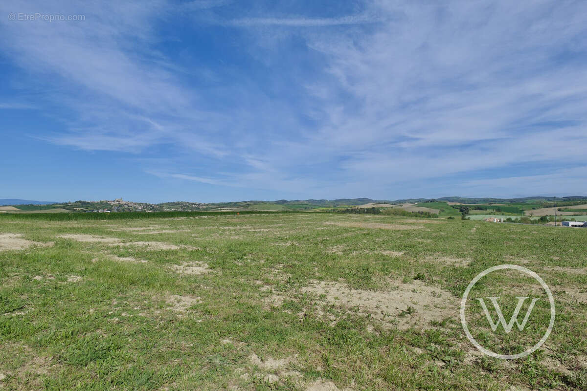 Terrain à VILLENEUVE-LES-MONTREAL