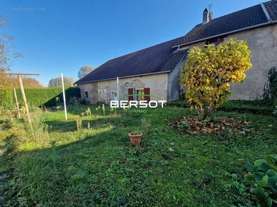 Maison à GENEUILLE