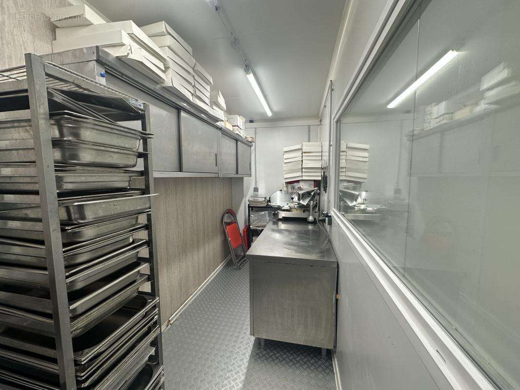 Commerce à CHATEAUNEUF-GRASSE