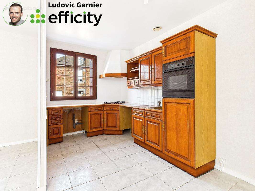 Maison à FOUGEROLLES-DU-PLESSIS