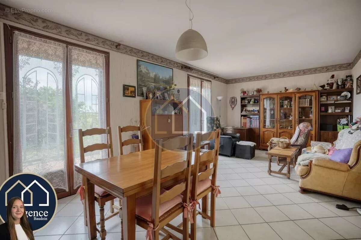 Maison à TREMBLAY-LES-VILLAGES
