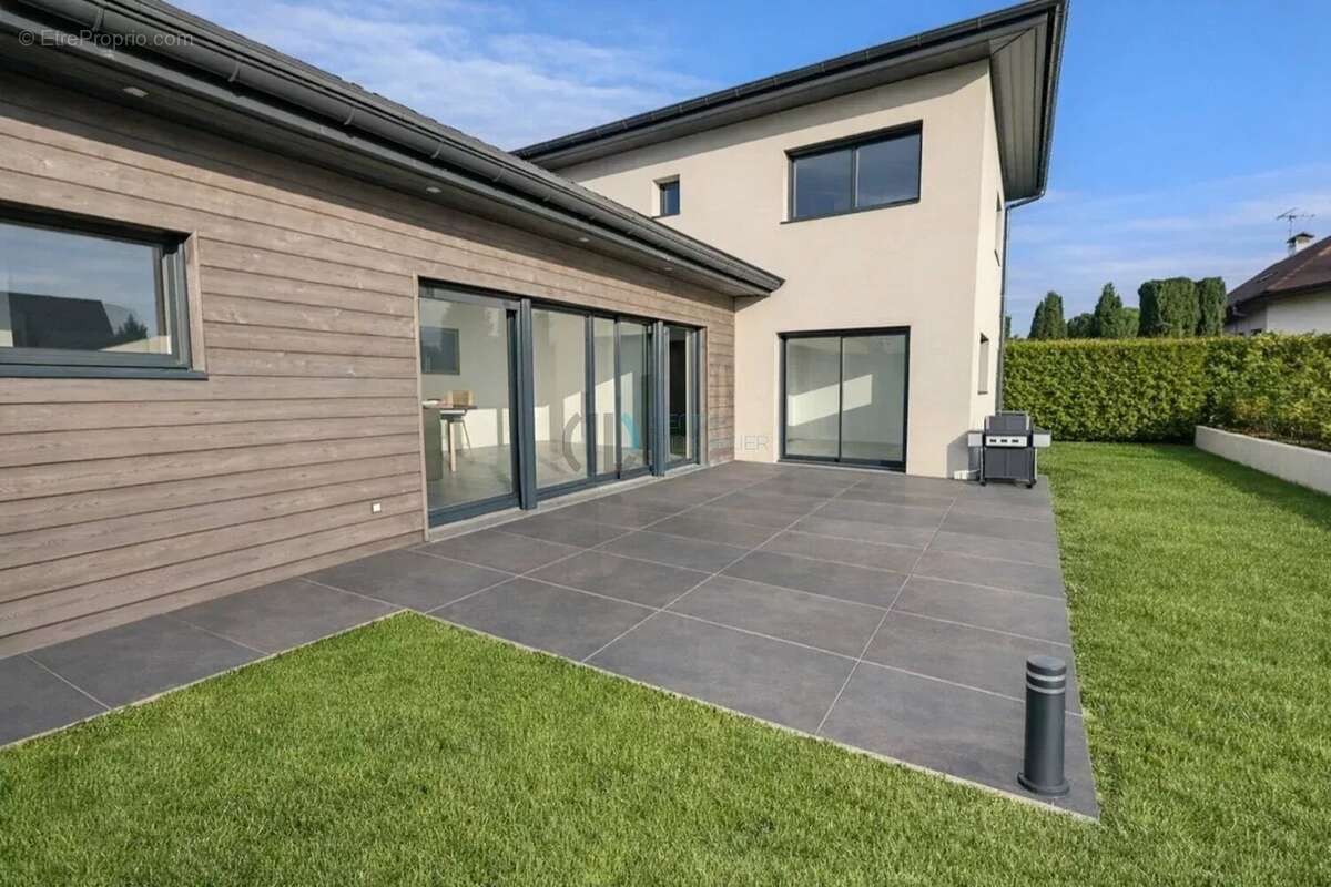Maison à VETRAZ-MONTHOUX