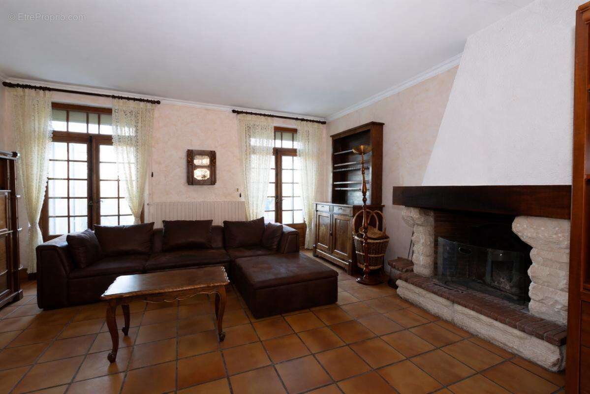 Maison à MIRANDOL-BOURGNOUNAC