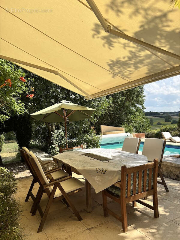Belle maison en pierre  avec piscine.   Maison avec grand  jardin, gite et piscine - photo 24