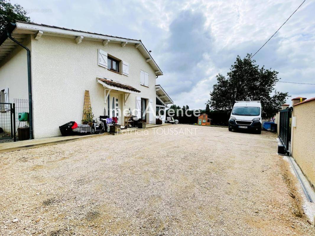 Maison à SAUVETERRE
