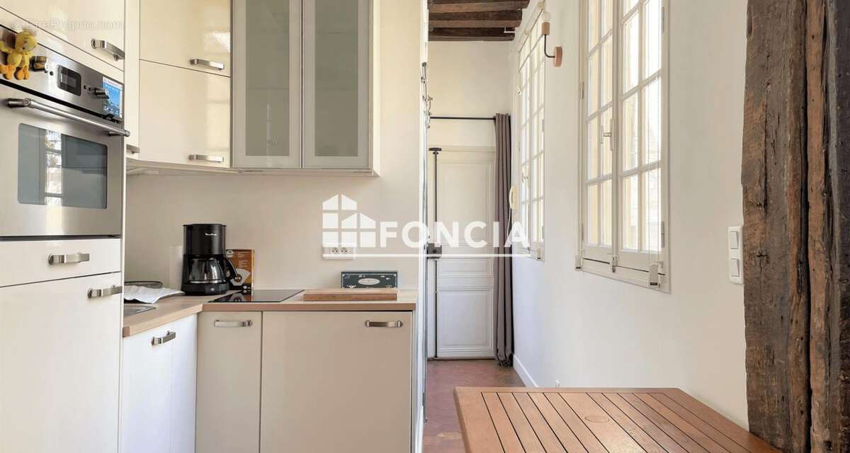 Paris iv – saint-merri / quincampoix – studio traversant en excellent etat avec charme de l’ancien - photo 5