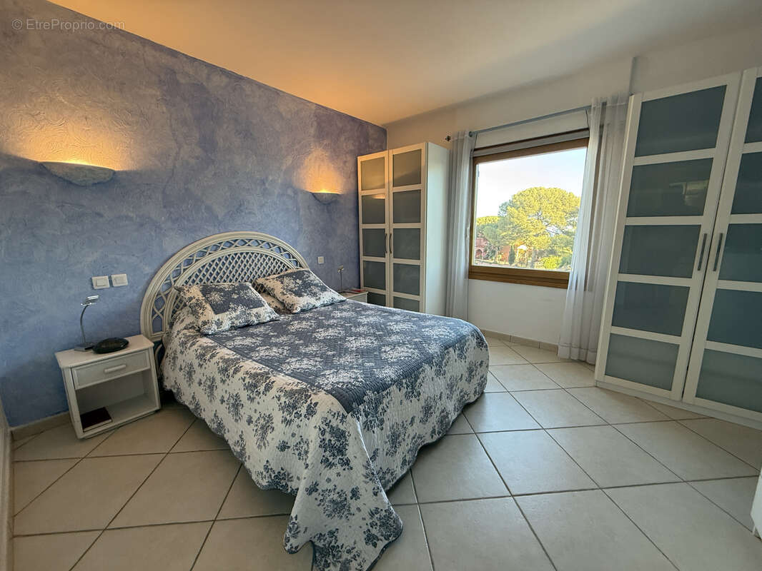 Appartement à ROQUEBRUNE-SUR-ARGENS