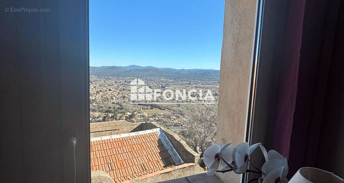 Appartement à SOLLIES-VILLE