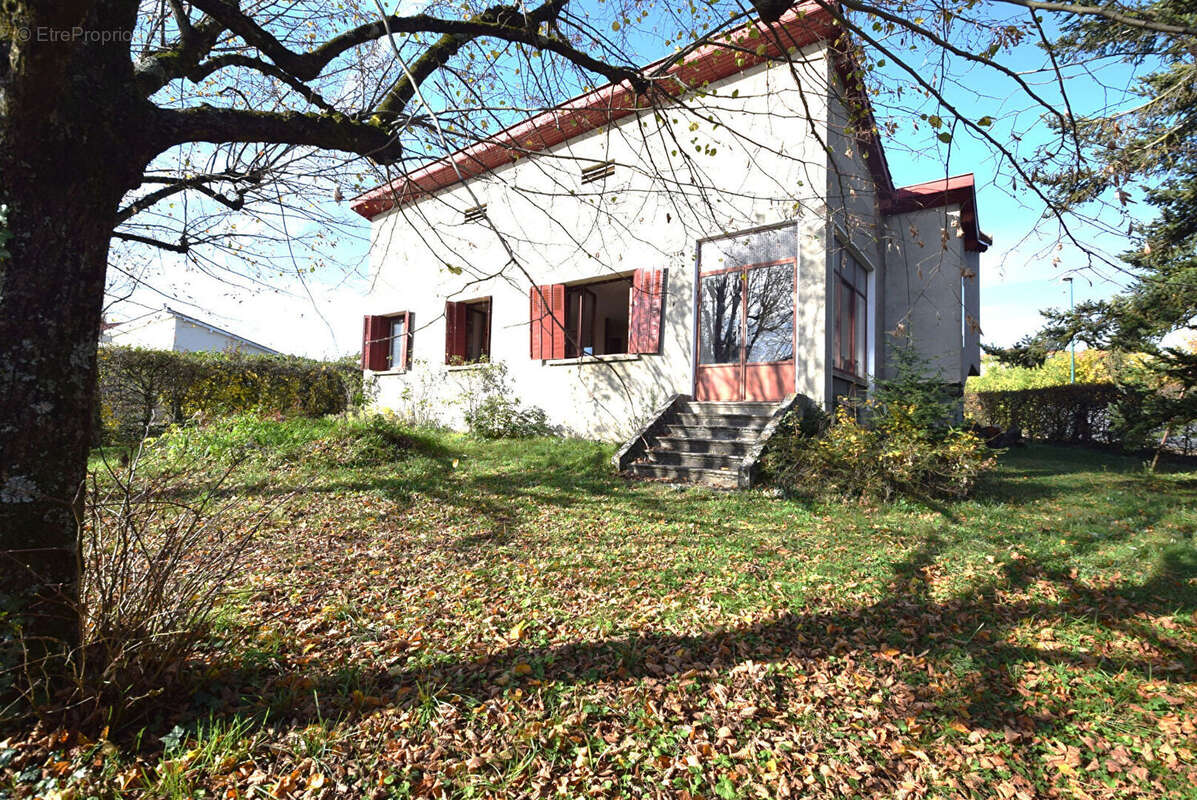Maison à CHAZAY-D&#039;AZERGUES