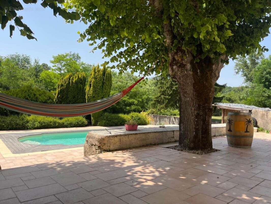 Maison à SAINT-GENES-DE-LOMBAUD