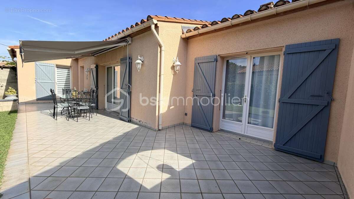 Maison plain pied quatres faces avec terrain et garage - photo 19