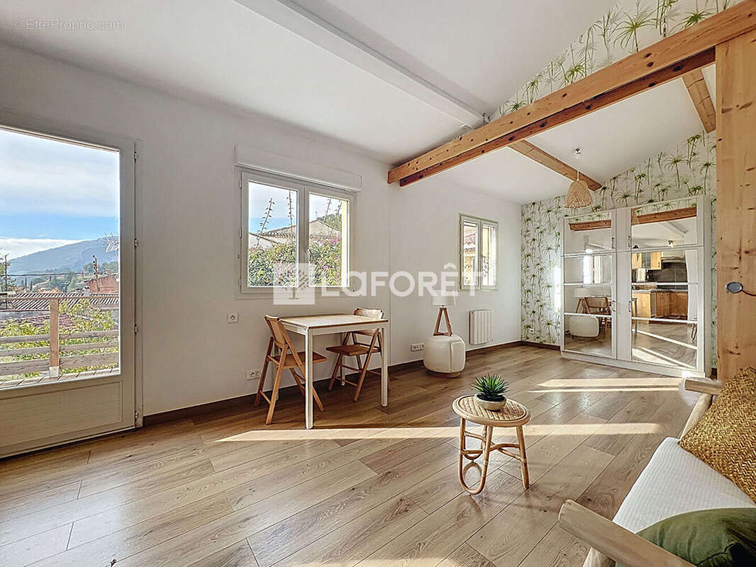 Appartement à ROQUEVAIRE