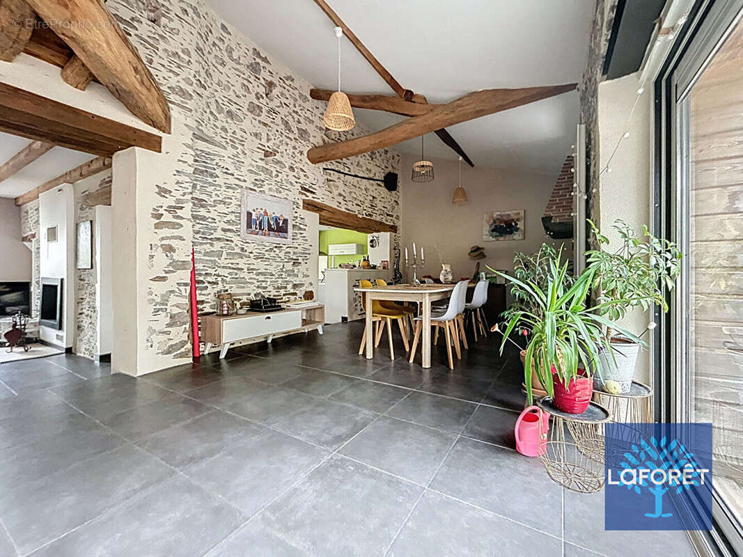 Maison à CHATEAU-GUIBERT