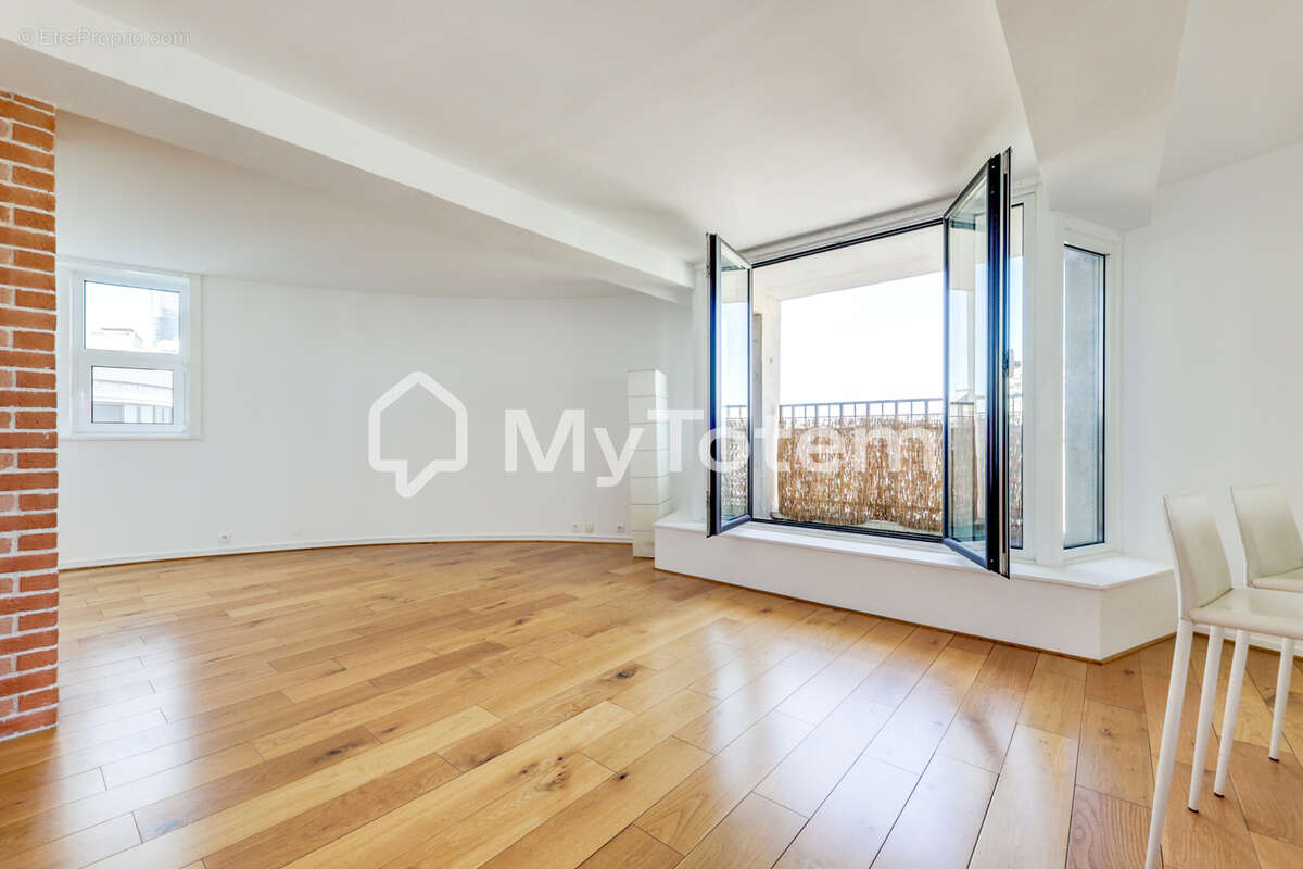 Appartement à COURBEVOIE