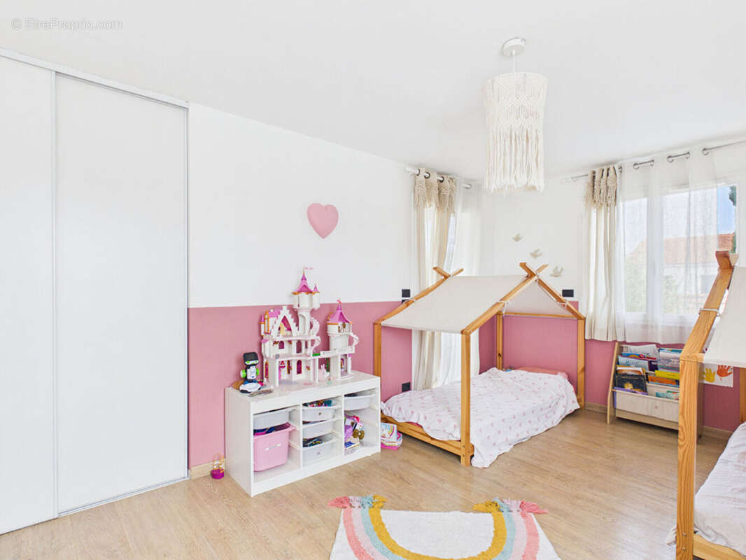 Maison familiale de 140m2 sur 1100 m2 de terrain - photo 9