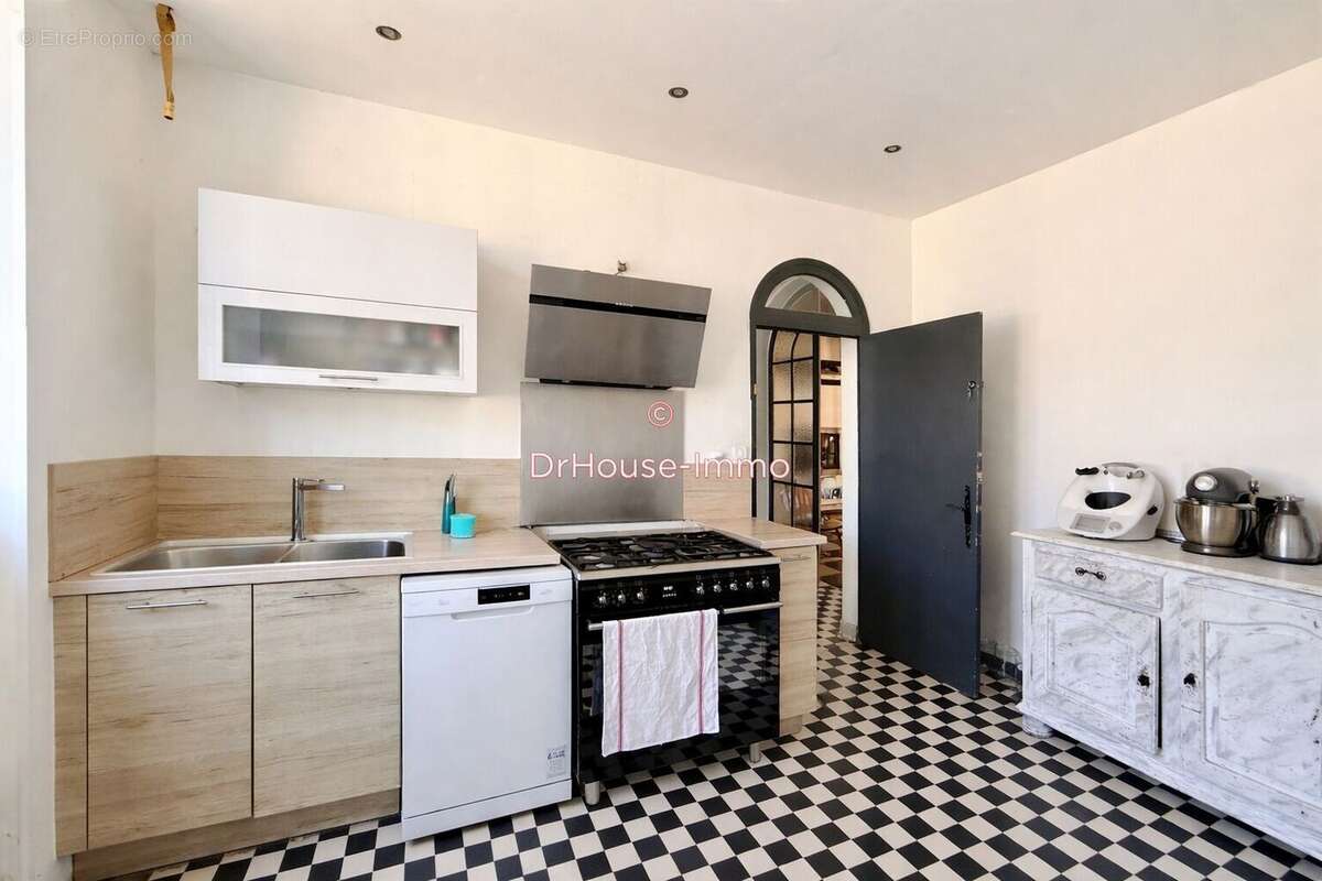 Maison 297 m² à Saint-Germain-Et-Mons  - photo 11
