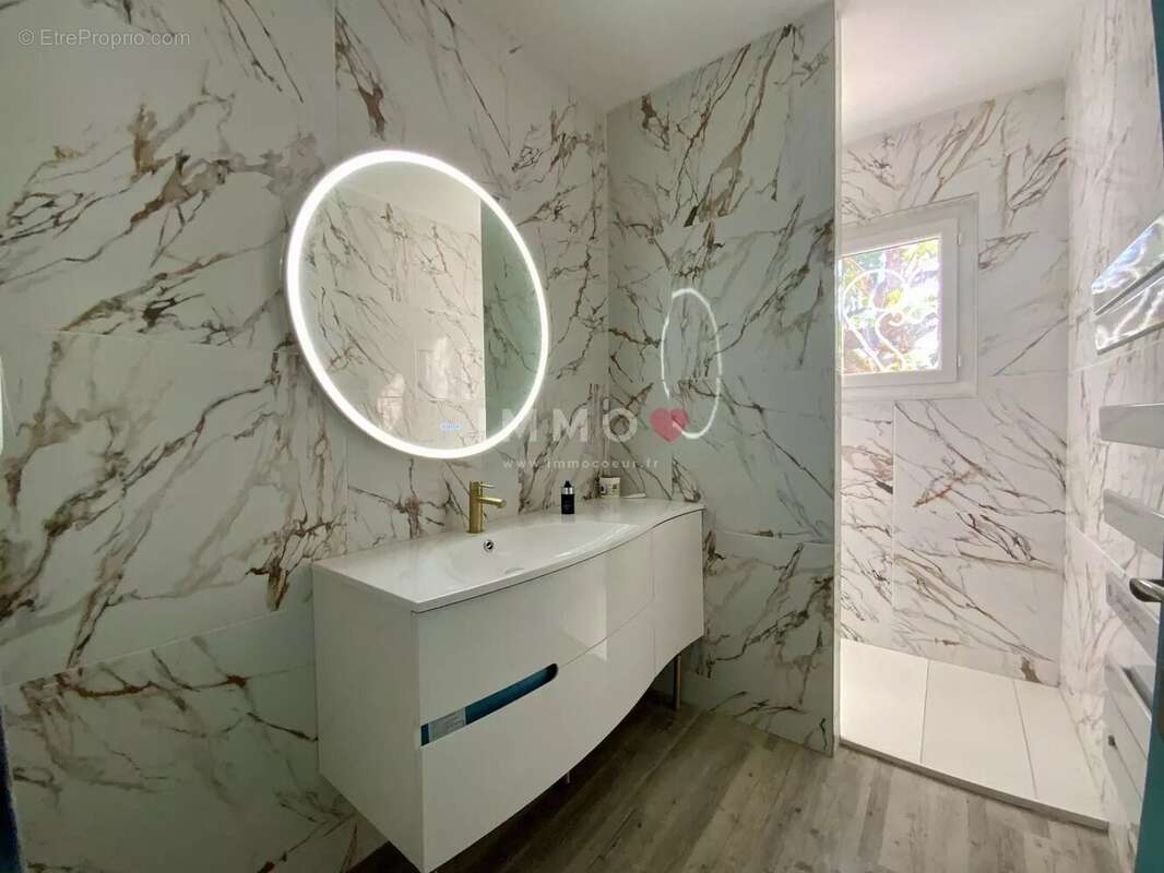 Maison de plain-pied rénovée – 3 chambres – Commerces et écoles à pied - photo 25