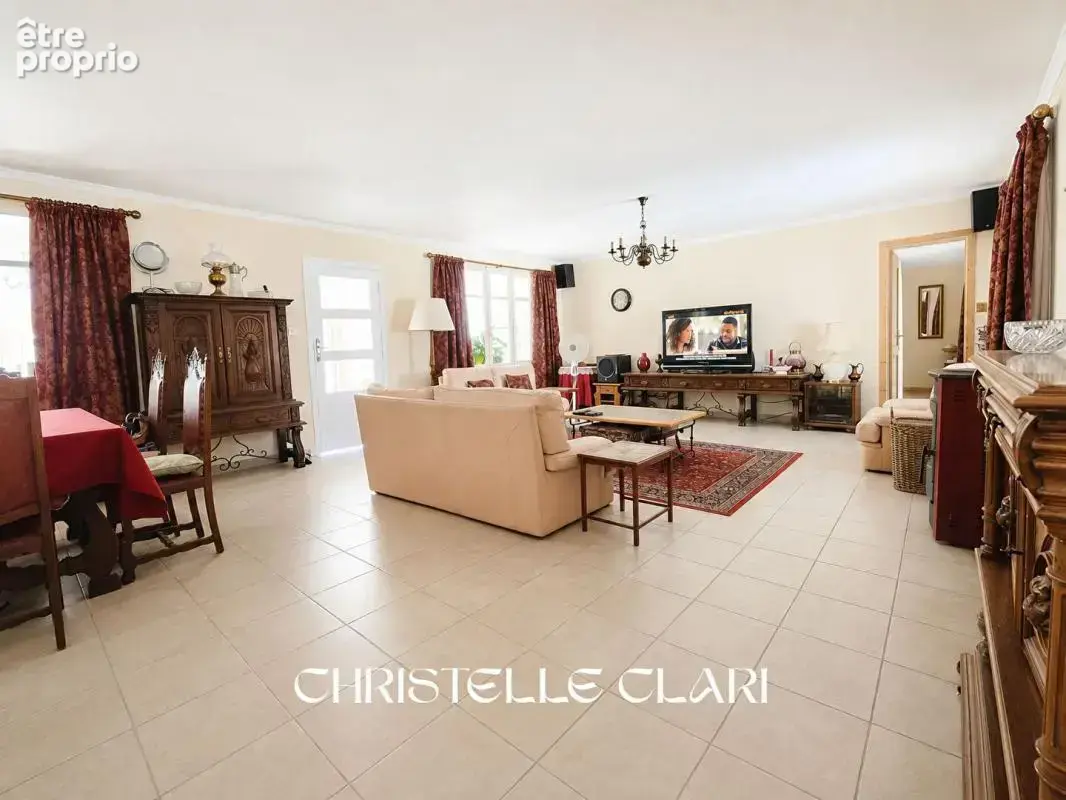 Domaine 374 m² sur terrain de 3,59 ha - photo 4