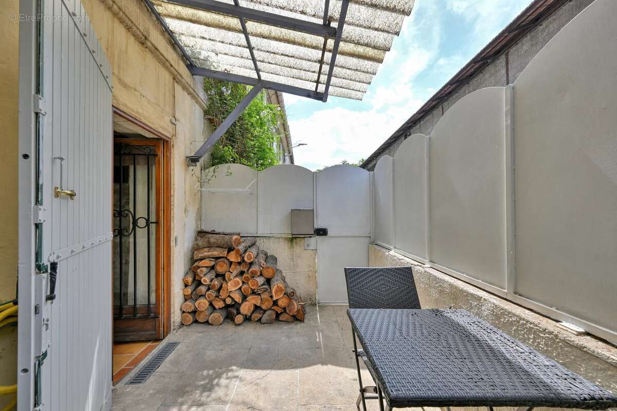 EXCLUSIVITÉ LEONIS IMMOBILIER – Maison de ville de charme avec cour intimiste et exposition plein Sud! - photo 2