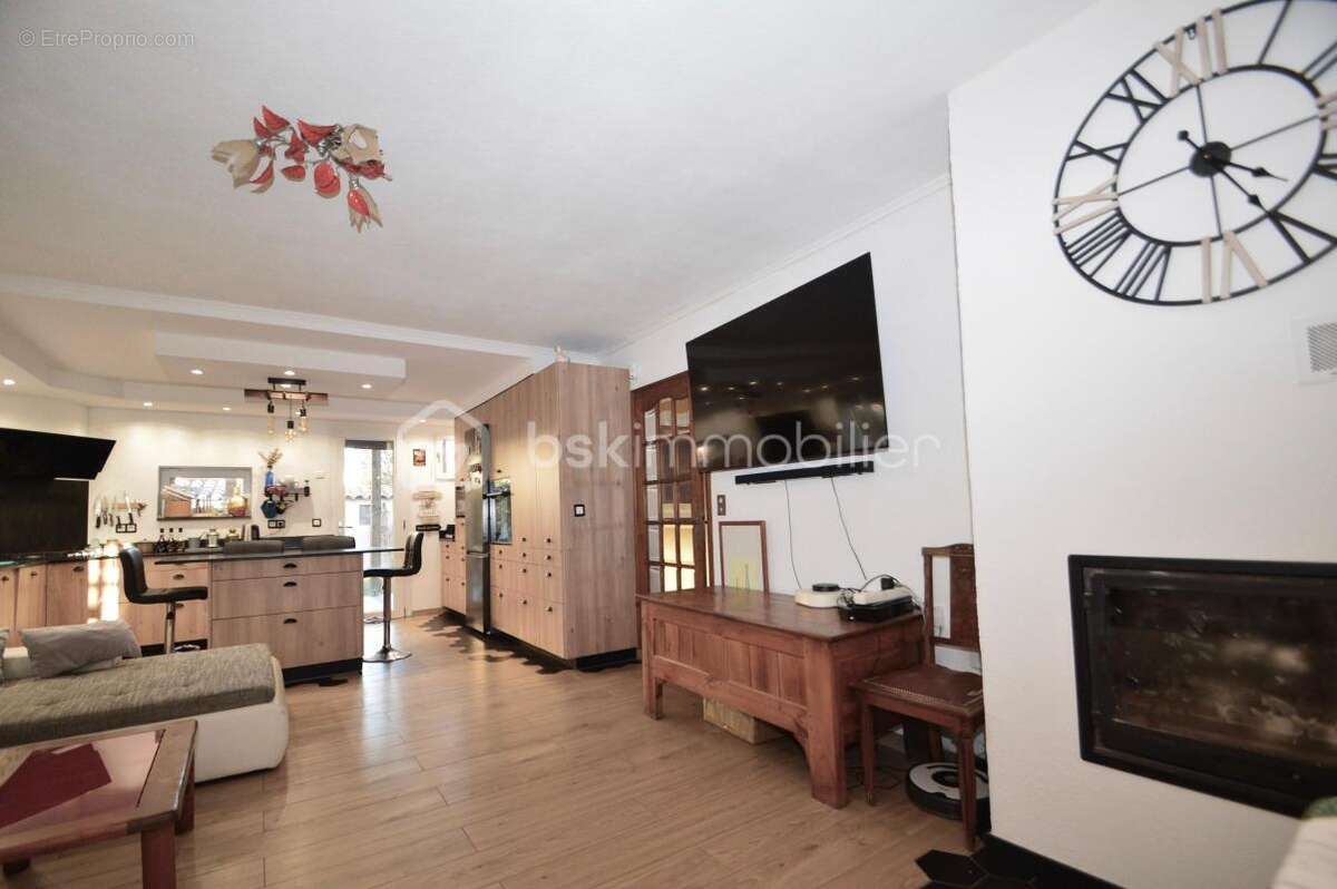 Maison à SAINT-LAURENT-DE-LA-SALANQUE