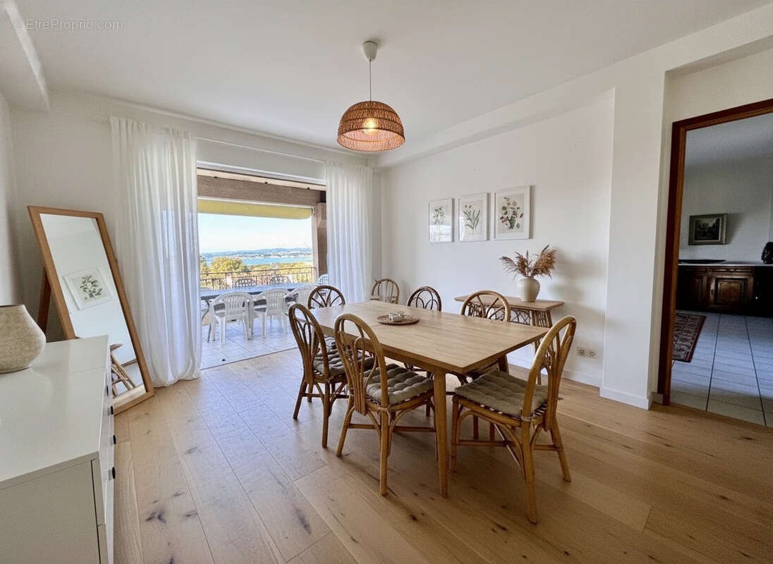 Proche du Brusc - Grande villa provençale vue mer divisée en plusieurs appartements - photo 10