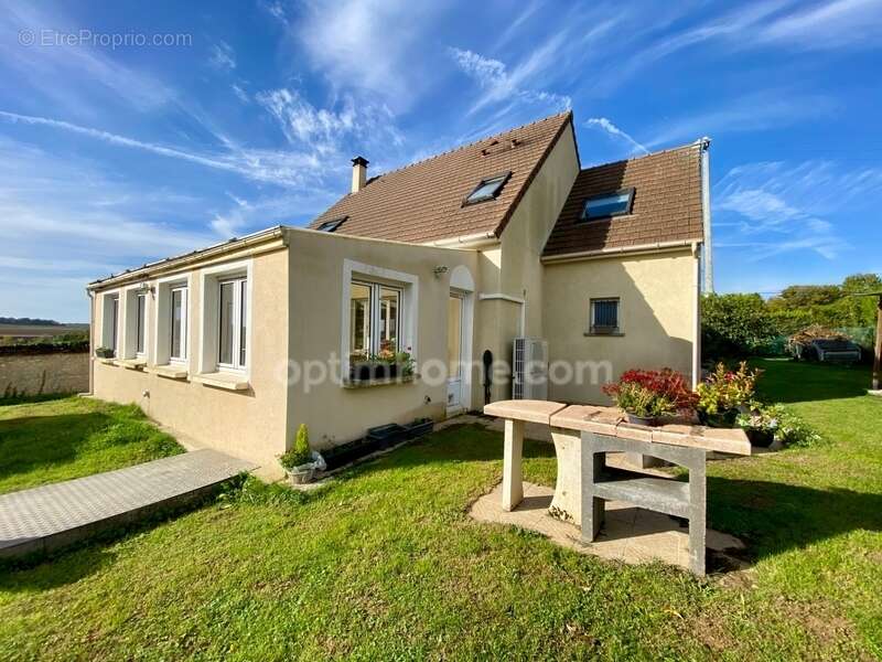 Maison à MONTEREAU-FAULT-YONNE