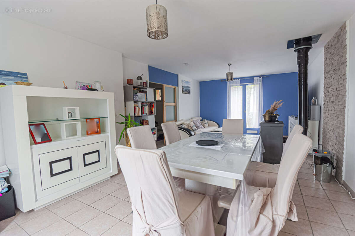 Maison à SAINT-PIERRE-LES-NEMOURS