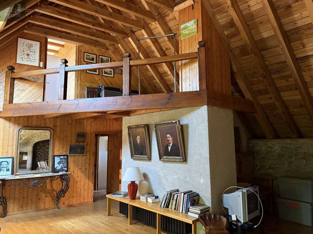 Maison T6  et dépendances GRANDVALS - photo 3