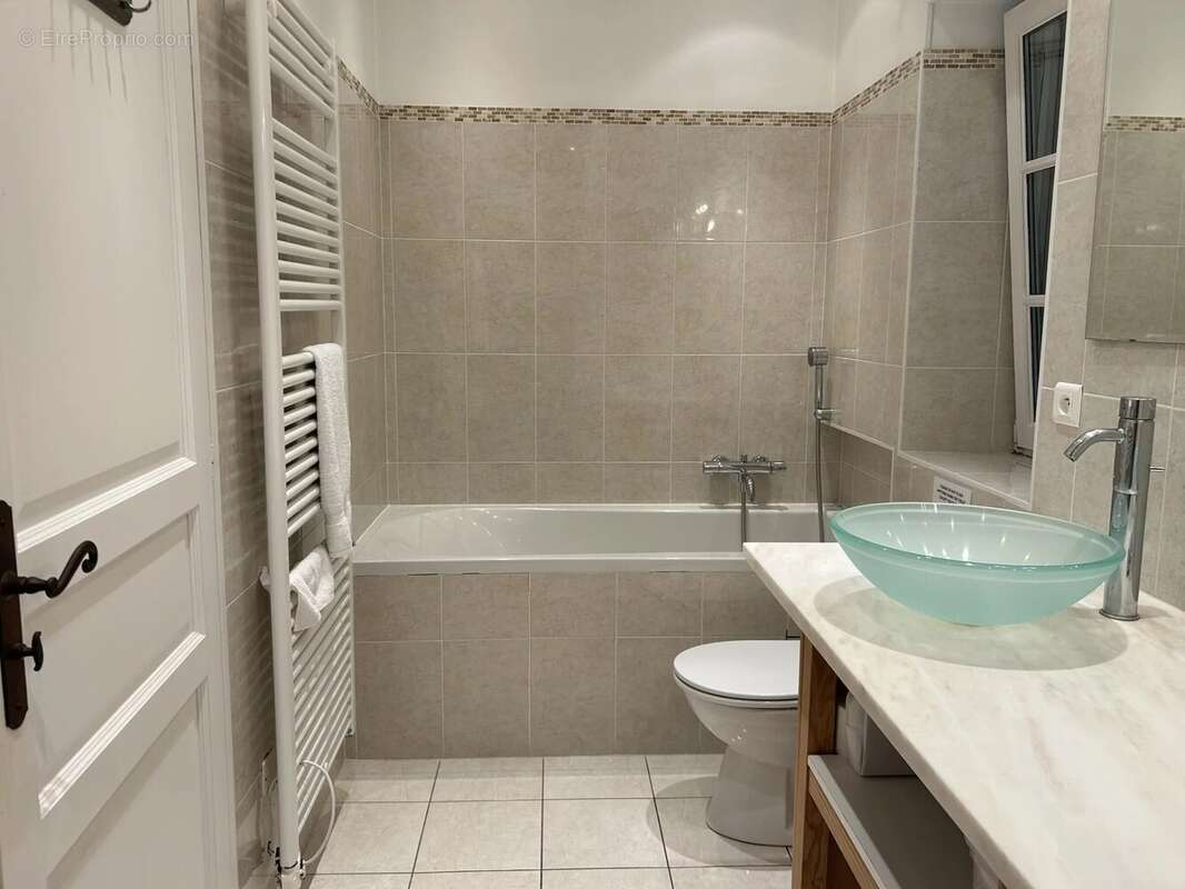 Maison familiale avec piscine et grange indépendante - photo 11