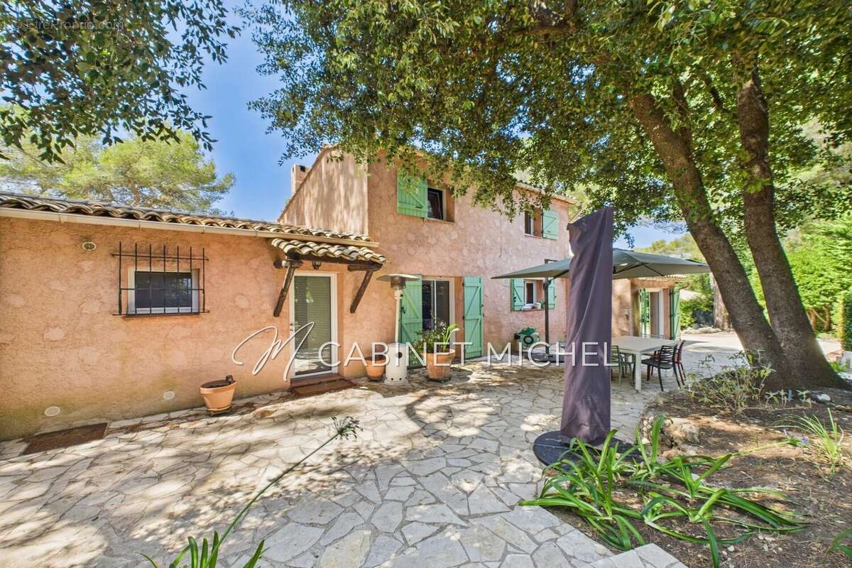 Maison à VALBONNE