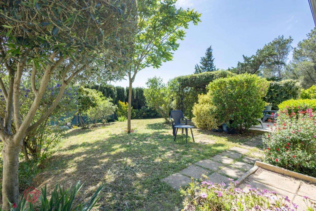 Maison à BOUILHONNAC