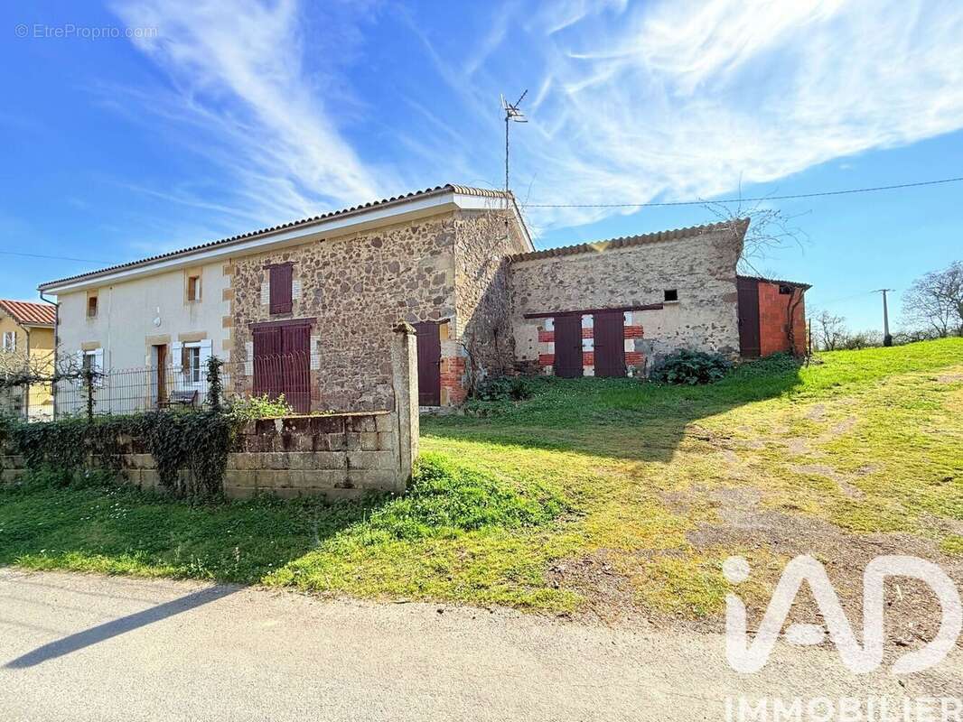 Photo 2 - Maison à AVAILLES-LIMOUZINE