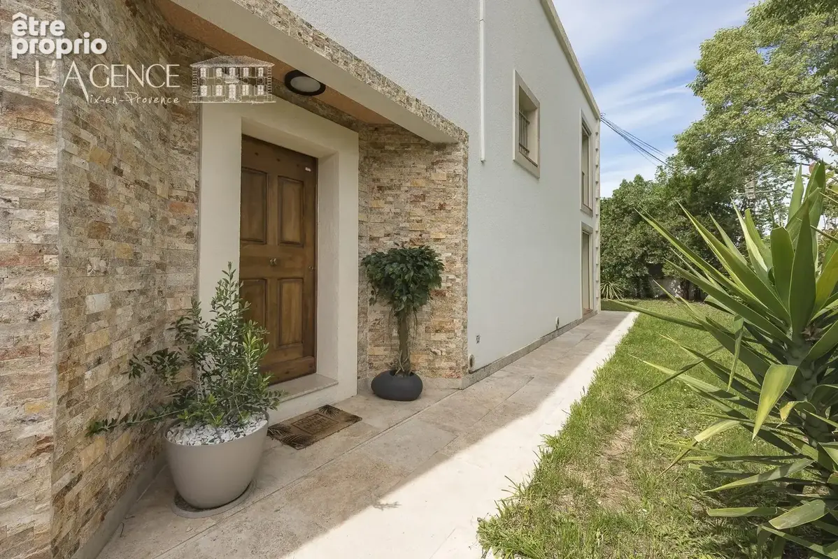 Maison 154 m² à Arles  - photo 4