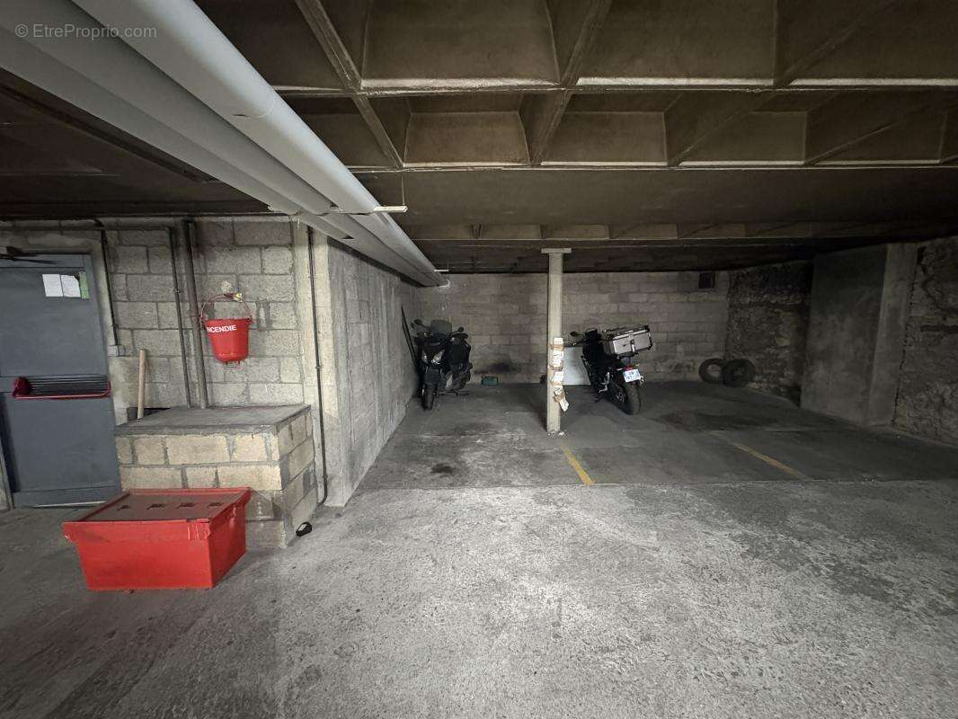 Parking à PARIS-15E