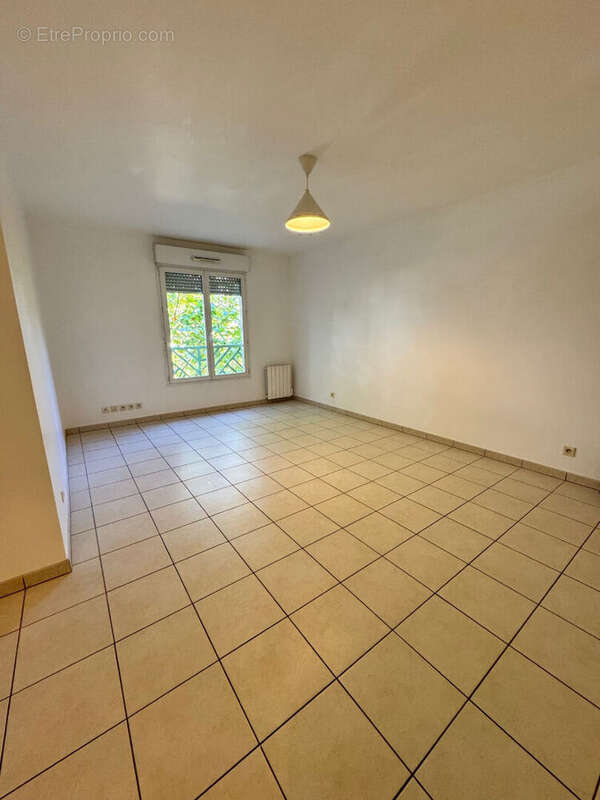 Appartement à LES PAVILLONS-SOUS-BOIS