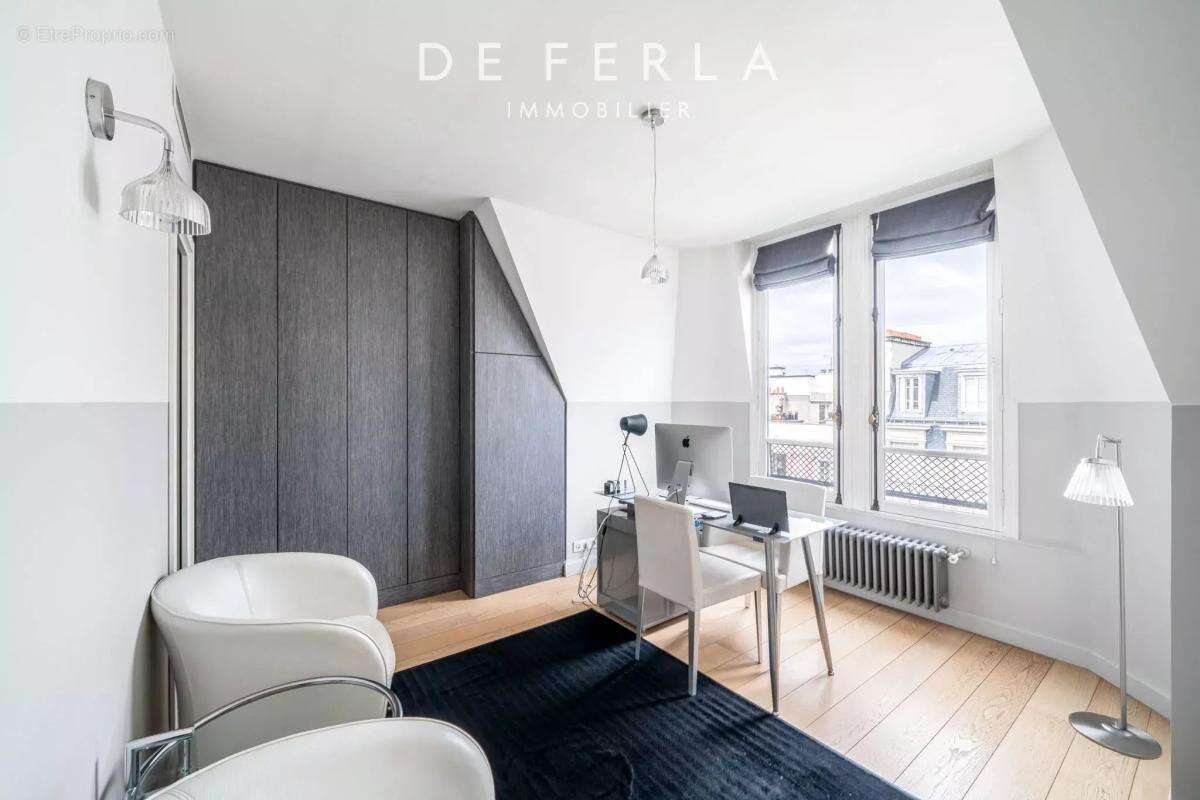 Appartement à PARIS-16E