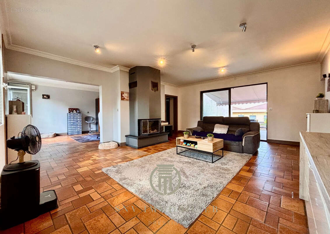 Grande propriété familiale de 357 m2 avec sous-sol de 300 m2 et potentiel de division, à 15 min de Paray-le-Mo - photo 2