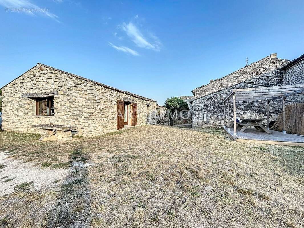 A vendre bergerie entierement renovee avec vue degagee a murs - photo 2