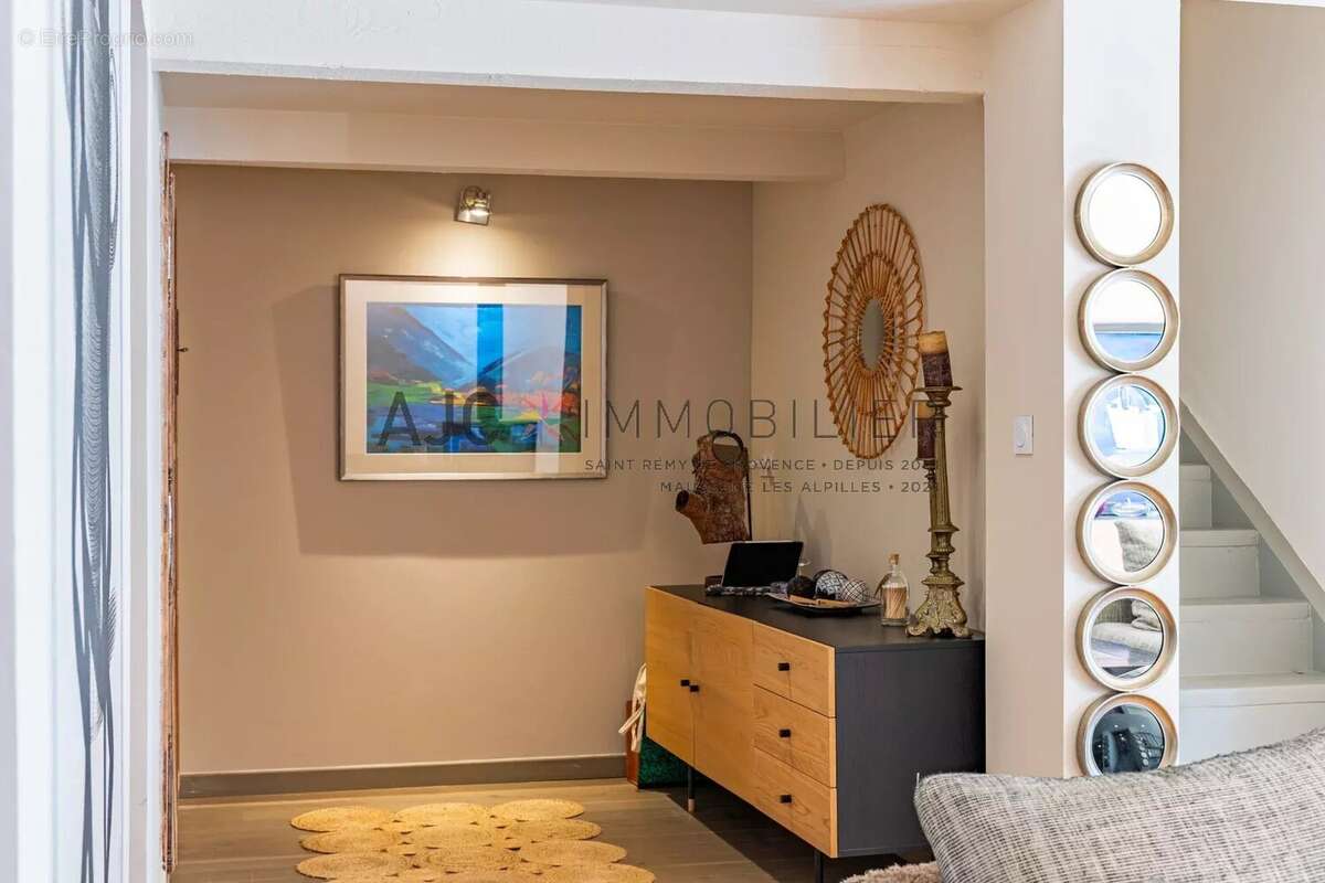 Saint-Rémy-de-Provence – À pied du centre, une maison rénovée au charme de la campagne - photo 12