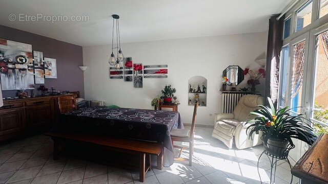 Maison à VIOLES