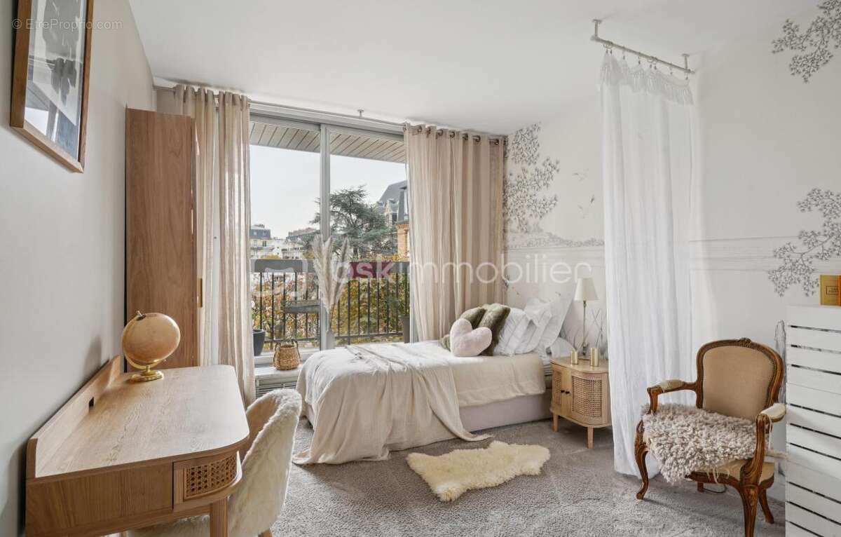 Appartement à NEUILLY-SUR-SEINE