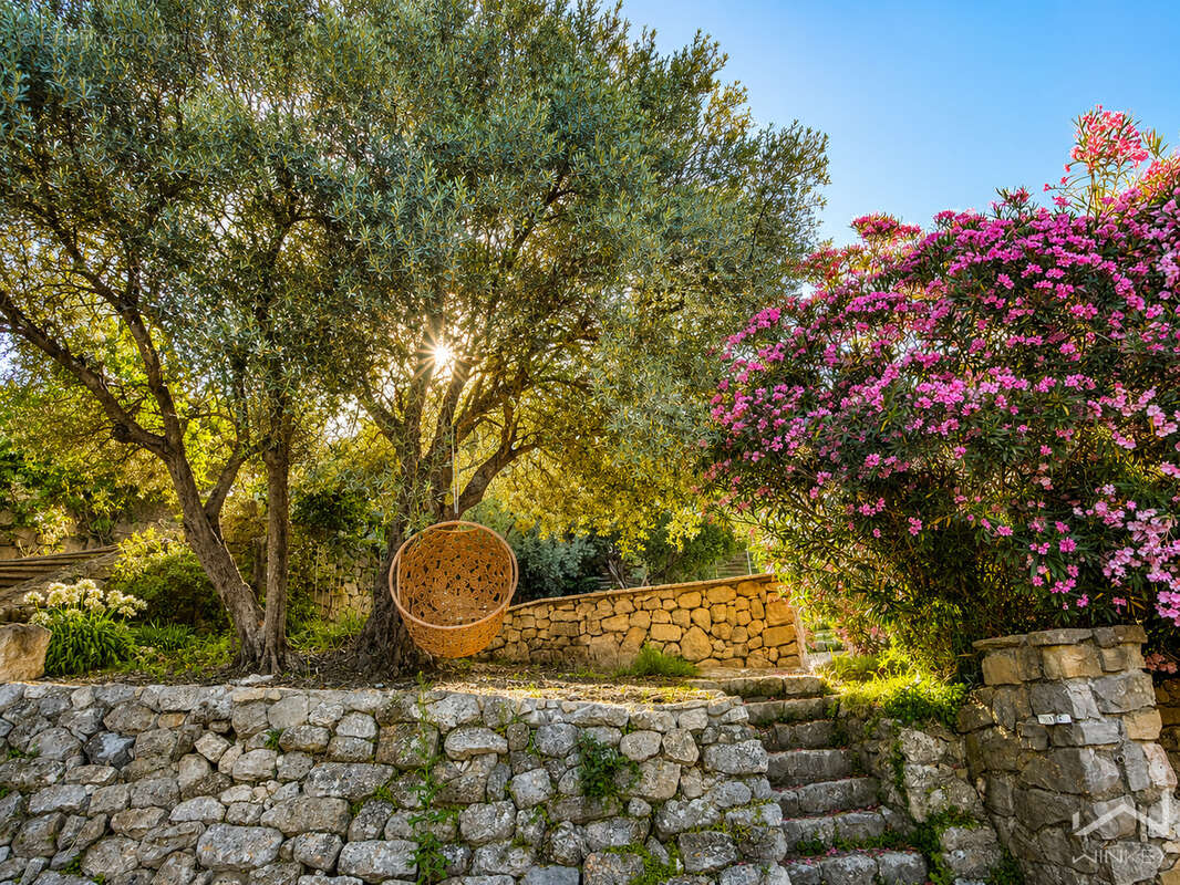 Maison à LA GARDE-ADHEMAR