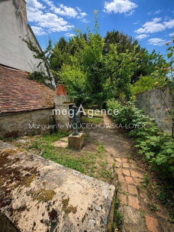 Maison de ville en pierre avec double garage - Fort potentiel - photo 15