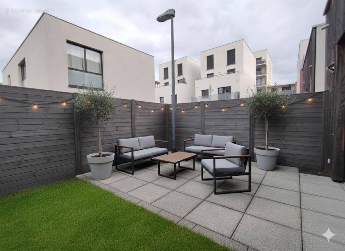 Appartement à BEAUZELLE