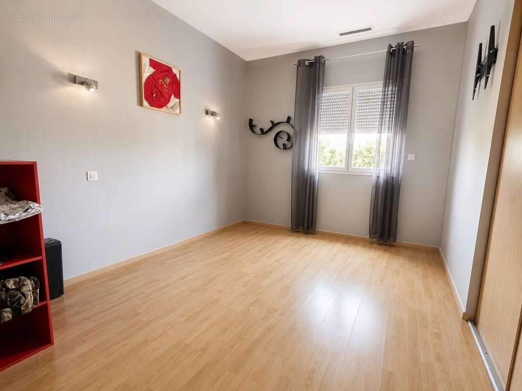 Maison de plain  pied T5 10 m2 sur 2000 m2 de parcelle - photo 13