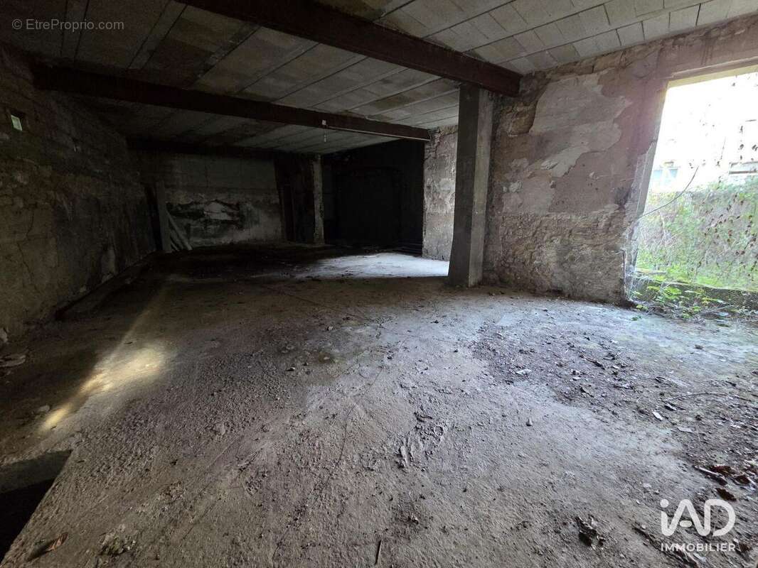 Photo 4 - Commerce à CREPY-EN-VALOIS