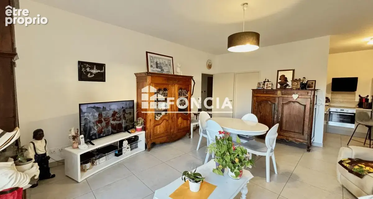 Une adresse privilégiée, un cadre exceptionnel et de beaux volumes ! pour cet appartement - photo 7