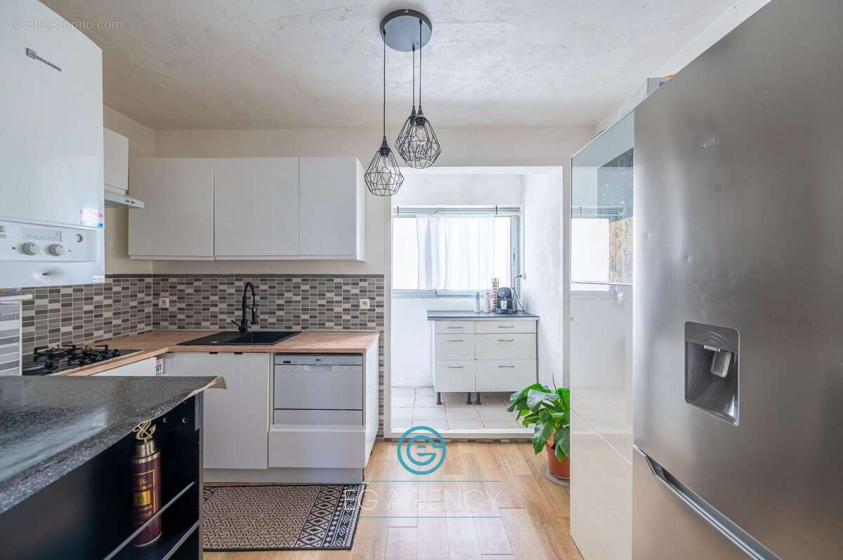 Appartement à MARSEILLE-4E