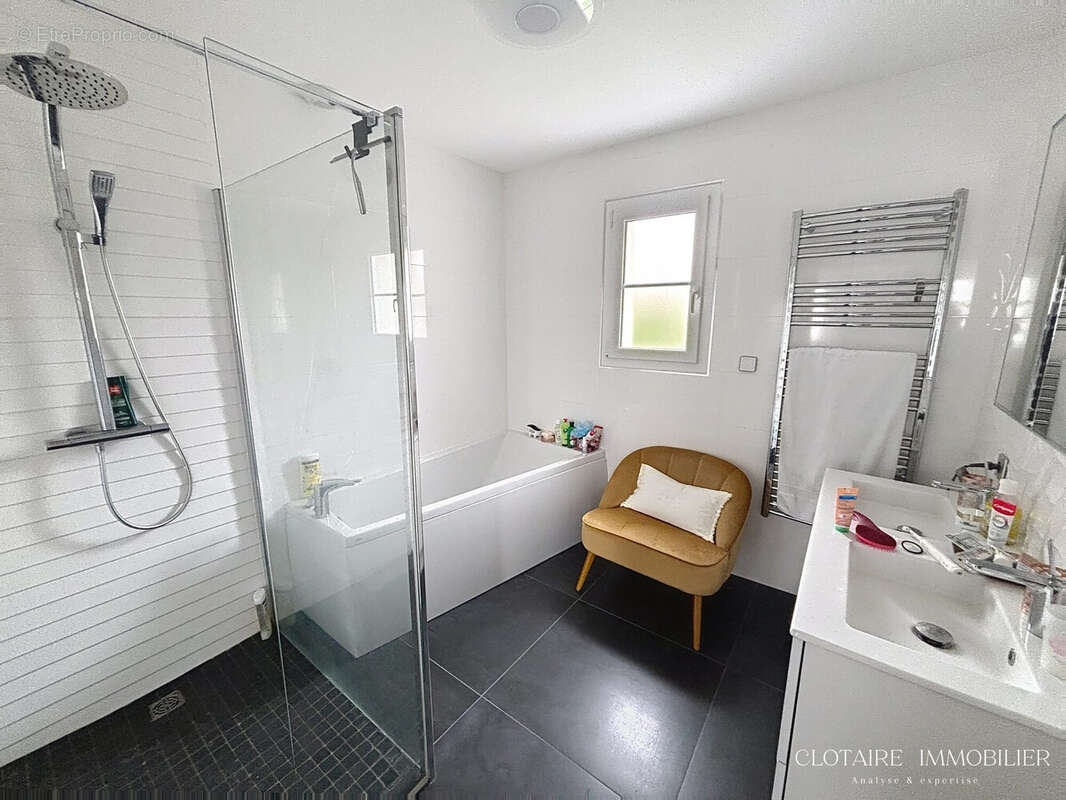 Maison à LONGUEIL-ANNEL